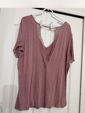 Daytrip Dusty Rose Lace Trim V-Neck Top from buckle L